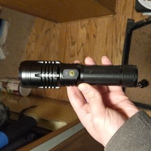 3000 lumen flashlight. Cree brand. We'll made, selling cheap